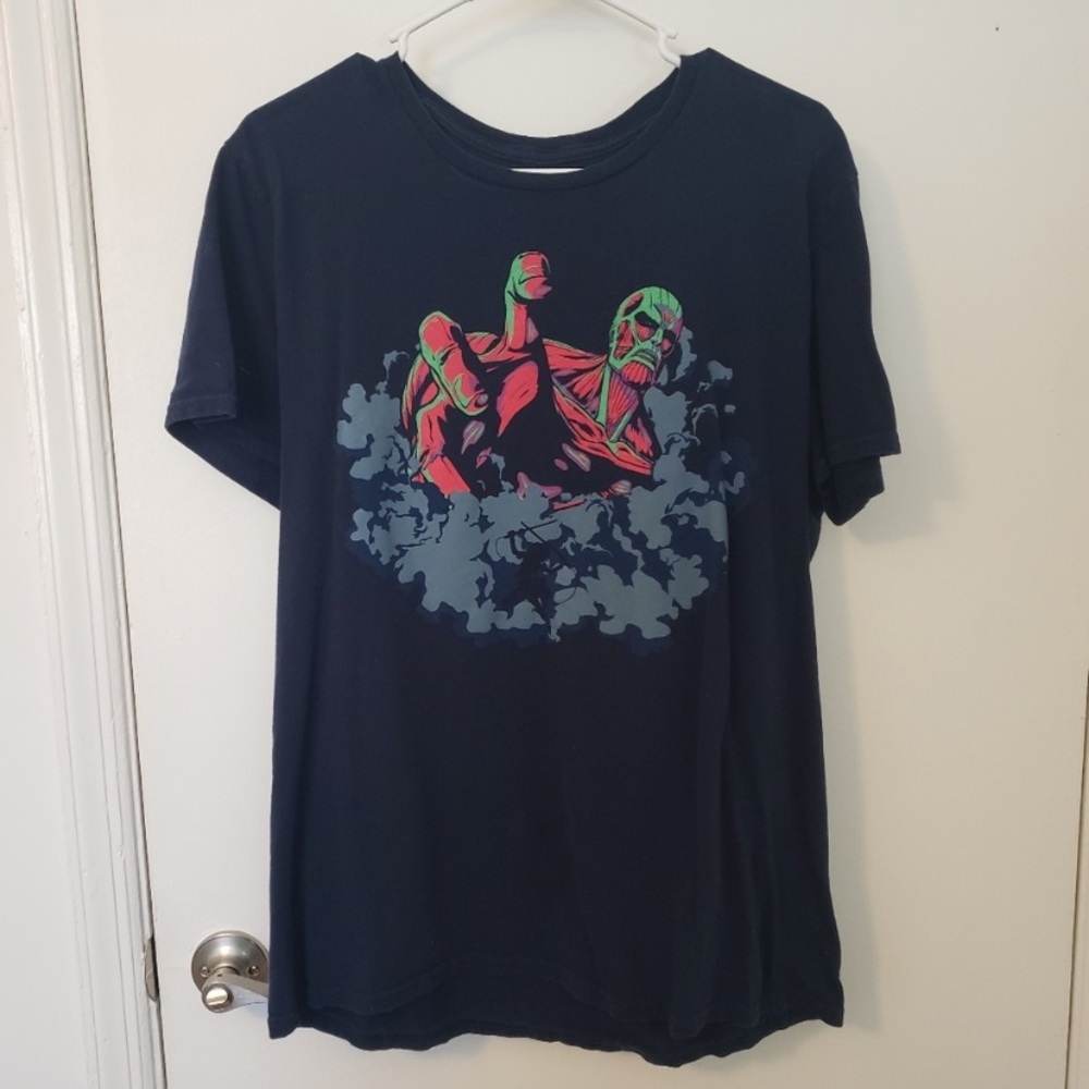 Attack on Titan T-shirt Lootwear in Navy SZ M